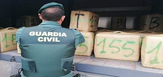 حجز 3 أطنان من الحشيش في قاديس وإعتقال 5 أشخاص بينهم مغربيين