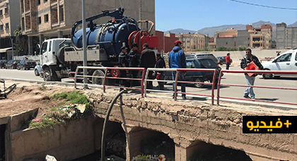 الوقاية المدنية والمكتب الوطني للماء يتدخلان لتنظيف قنطرة أولاد بوطيب بعد عدة شكايات من المواطنين 
