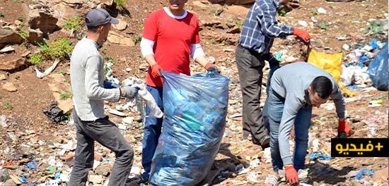 جمعية بادر للتنمية الاجتماعية بتعاون مع جماعة الناظور تقود حملة نظافة واسعة بحي بويزازن