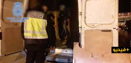 شاهدوا بالفيديو.. توقيف 4 مغاربة مختبئين داخل سيارة لنقل البضائع حاولوا العبور الى إسبانيا