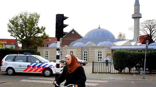 تخوفا من هجمات إرهابية.. هولندا تتخذ إجراءات أمنية إضافية على المساجد خلال شهر رمضان