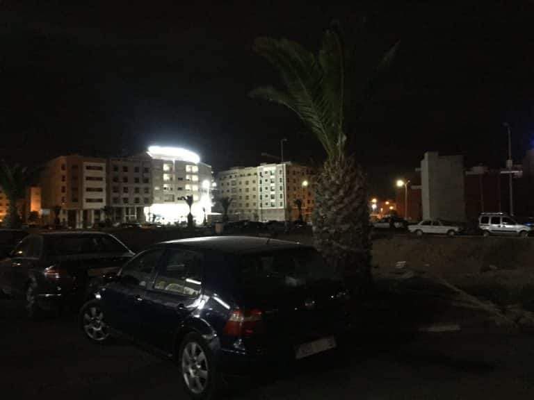 مطالب بتوفير الإنارة أمام مسجد محمد السادس بالناظور بعد مرور 24 ساعة على افتتاحه 