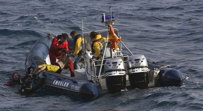 البحرية الاسبانية تعلن إنقاذ 8 مهاجرين مغاربة انقلب قاربهم قبالة السواحل الاسبانية‎