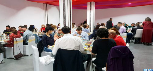 مائدة رمضان تلم شمل مغاربة إسبانيا بمركز للتعايش في العاصمة مدريد
