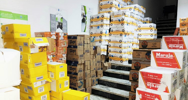 عناصر الجمارك تضع يدها على شاحنة محملة بسلع مهربة تبلغ قميتها نصف مليون درهم