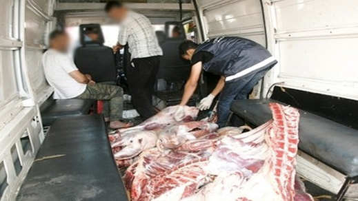 شرطة بني أنصار تحجز كمية كبيرة من اللحوم والأسماك والكحول الطبي المهربة بإحدى المخازن