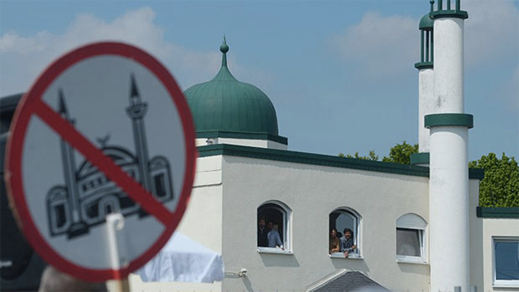 تمزيق 50 نسخة من القرآن ورميها في المراحيض.. اعتداءات تستهدف مسجدين في ألمانيا