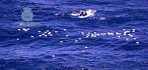 شاهدوا بالفيديو..  توقيف 61 شخصا وحجز قوارب وسيارات وحشيش خلال تفكيك شبكة لتهريب المخدرات