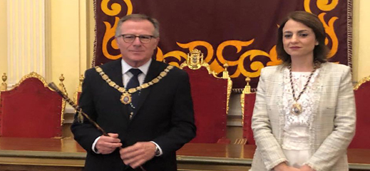 دي كاسترو يعين رسميا حاكما لمدينة مليلية المحتلة أمام غياب خصومه السياسيين من الحزب الشعبي وبوكس