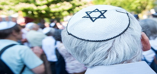 ألمانيا.. توقيف مهاجر مغربي بصق على يهوديين في الشّارع العام بمدينة هامبورغ