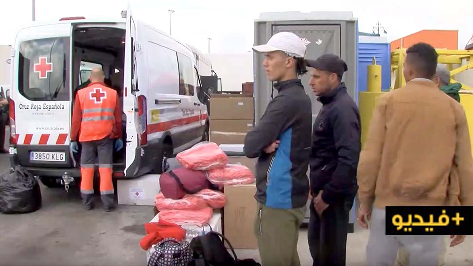 شاهدوا بالفيديو عملية إنقاذ 55 مهاجرا مغربيا قرب سواحل الجزيرة الخضراء