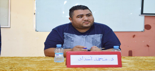 الصحافي محمد أحداد بالناظور لتوقيع كتابه يد في الماء ويد في النار