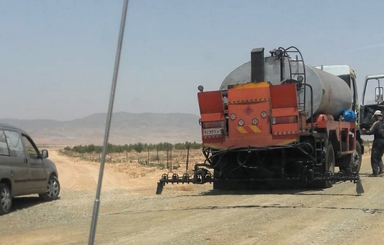 أشغال تزفيت الطريق الرابطة بين مركز جماعة أولاد بوبكر وأولاد حدو بنعلي تشارف على الانتهاء