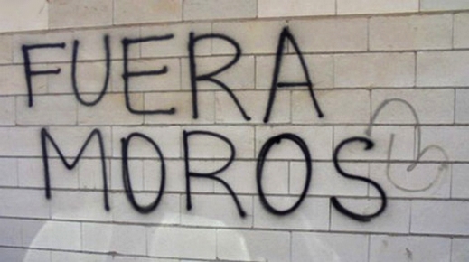اسبانيا.. انتشار كتابات عنصرية ضد الجالية المغربية على جدران المباني
