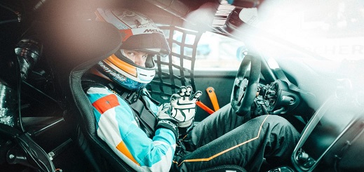 سائق مغربي يحقق إنجازات هامة ضمن بطولات دولية لسباق السيارات بألمانيا وهولندا