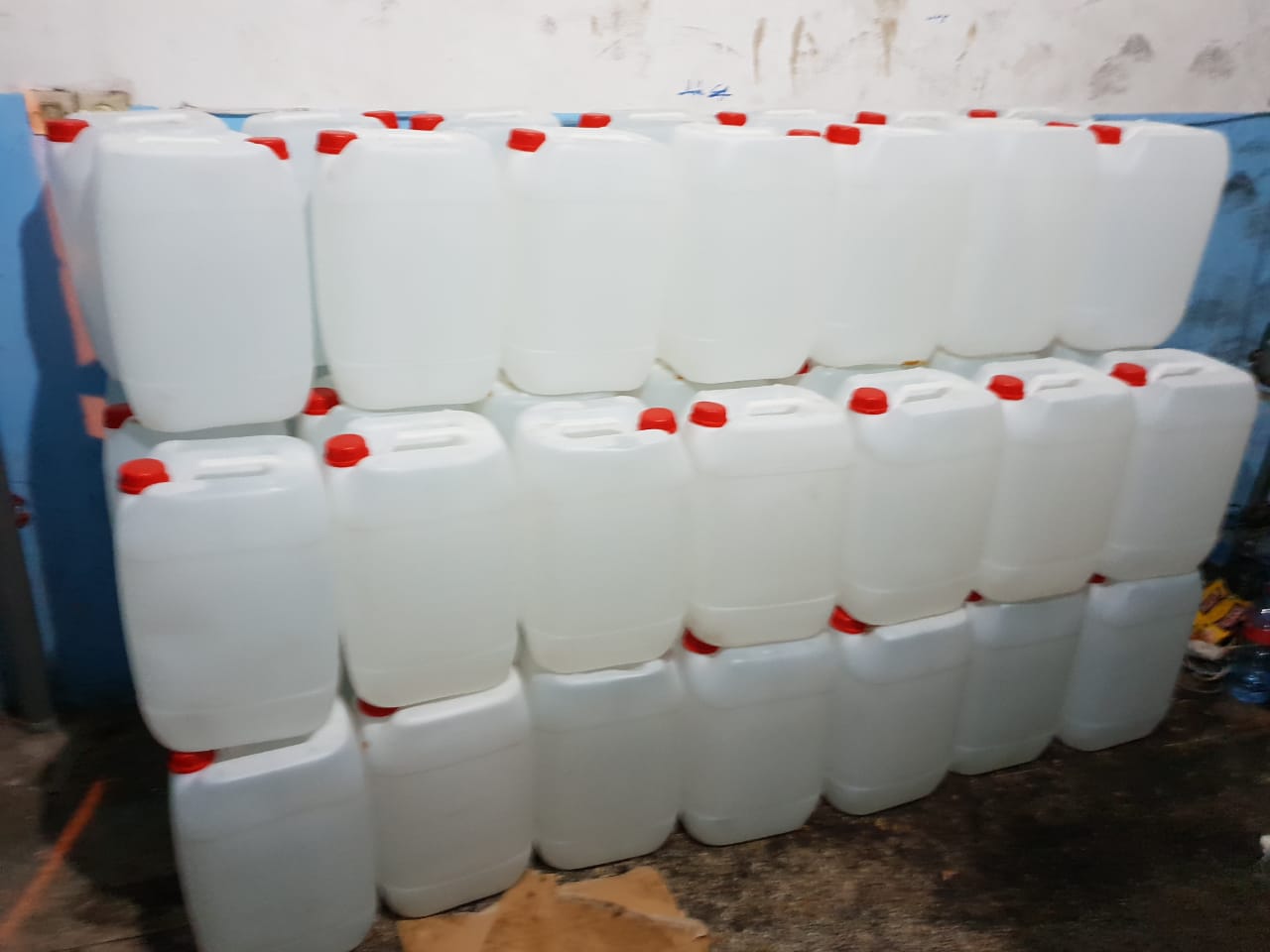 جمارك معبر فرخانة تحبط عملية تهريب 1400 لتر من الكحول الطبي