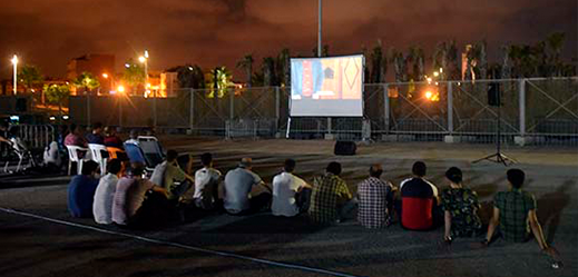 فيلم "أديوس كارمن" يجذب العشرات من العائلات لفضاء أيام سينما الشاطئ بالناظور