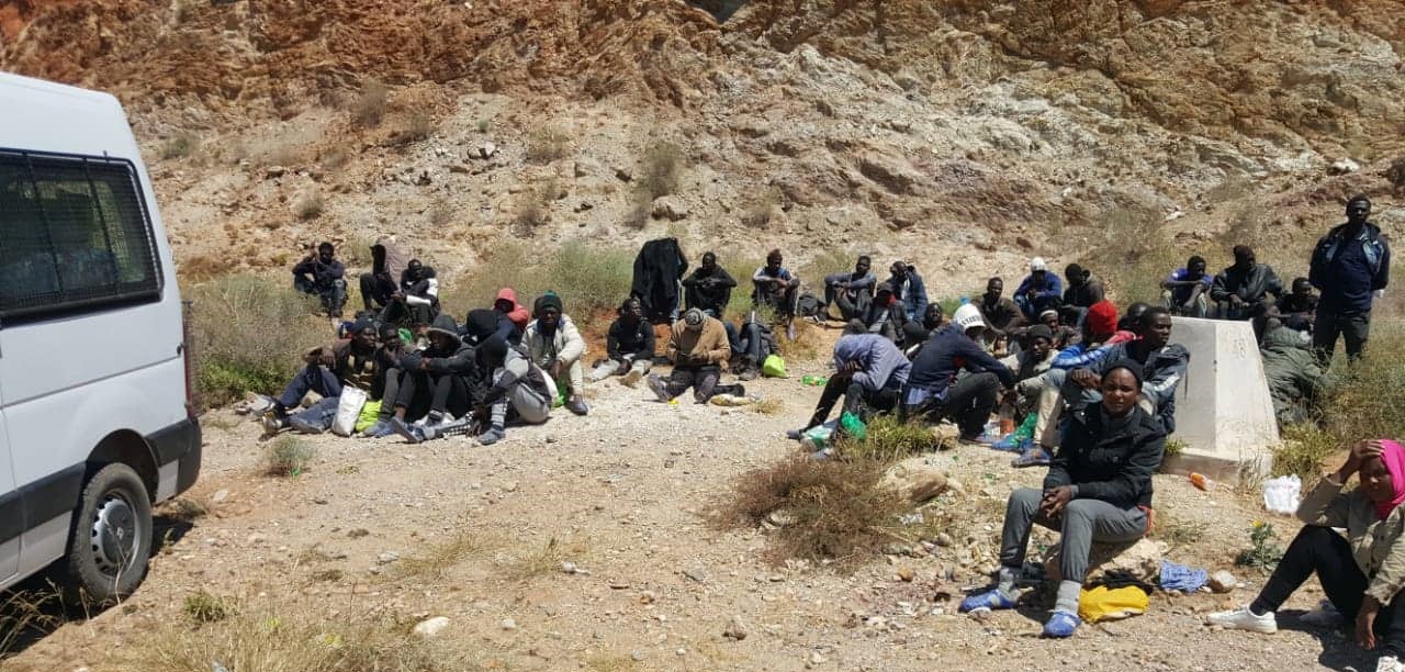 سلطات الأمن توقف 66 مهاجرا سريا ضمنهم 13 امرأة كانوا مختبئين في أحد الأودية بتزاغين