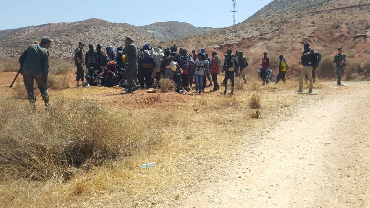 سلطات الأمن توقف 66 مهاجرا سريا ضمنهم 13 امرأة كانوا مختبئين في أحد الأودية بتزاغين