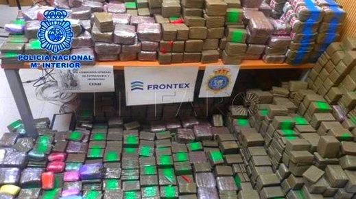 الشرطة الإسبانية تضبط حوالي طن من الحشيش قادمة من ميناء طنجة الشرطة الإسبانية تضبط حوالي طن من الحشيش قادمة من ميناء طنجة