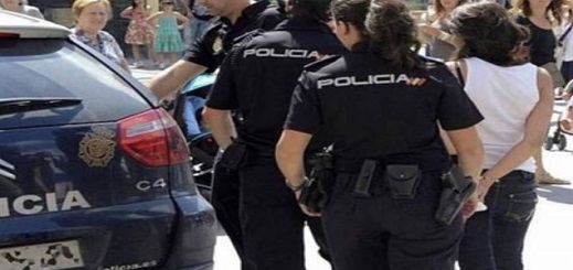 إلقاء القبض على مغربية بعد رشها امرأة وابنها بالبنزين لإحراقهما بإسبانيا