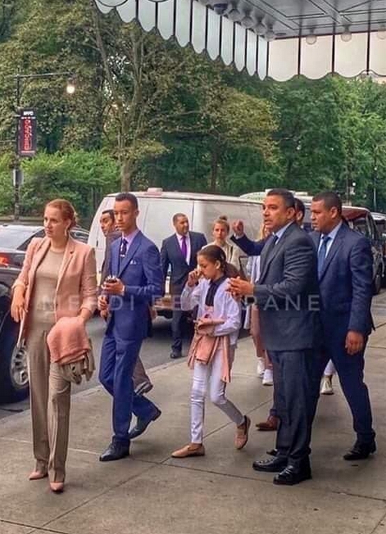 ظهور لالة سلمى في صورة جديدة رفقة ابنيها ولي العهد ولالة خديجة بأمريكا تلهب رواد الفايسبوك