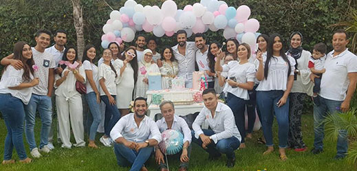 بالصور.. الفنانة الناظورية كوثر براني تعلن عن حملها وسط حفلة عائلية 
