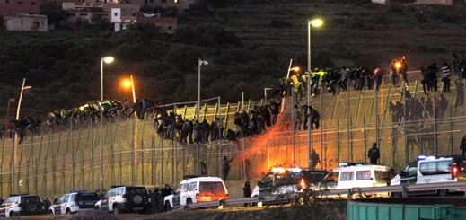 المغرب يُحذر إسبانيا من اقتحام جماعي للمهاجرين الأفارقة لسياج الثغر المحتل