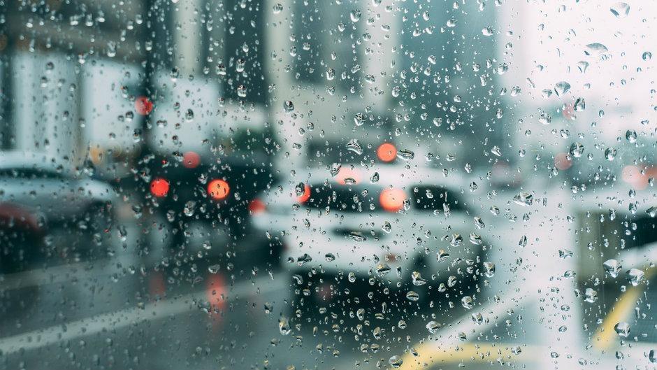رياح وزخات ضعيفة بعدد من المناطق خلال هذا اليوم