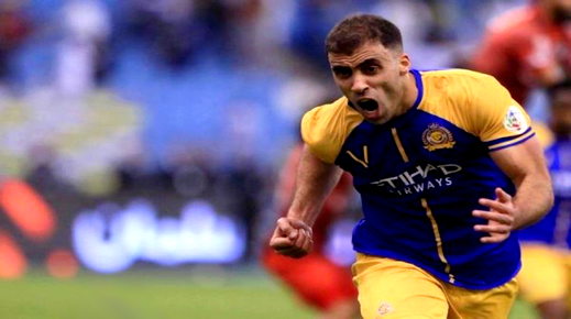 بعد عدة أزمات مع المنتخب الوطني ومسؤولي الجامعة الملكیة.. الدولي المغربي حمد الله يقرر اعتزال الكرة دوليا