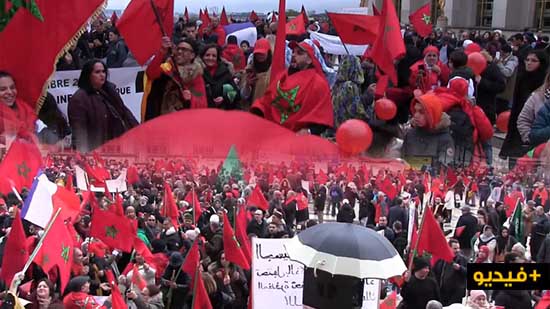 مظاهرة بباريس من اجل العلم المغربي