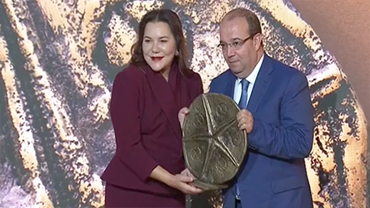 الأمير لالة حسناء تسلم جائزة لسعيد زرو عن مشروع ببحيرة مارتشيكا