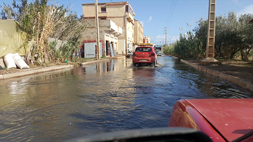 التساقطات المطرية تغرق أكبر شارع في حي عاريض بالناظور 