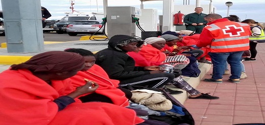 سلطات مليلية المحتلة تنقل 11 مهاجرا الى المدينة وصلوا صباح اليوم الى جزيرة إشفارن