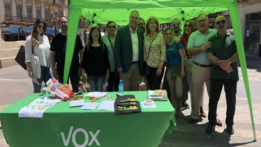 كيف اصبح حزب "فوكس" المتطرف ثالث قوة سياسية بمساعدة المغاربة المسلمين بمليلية كيف اصبح حزب "فوكس" المتطرف ثالث قوة سياسية بمساعدة المغاربة المسلمين بمليلية