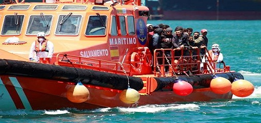انقاذ 9 مهاجرين مغاربة من عرض البحر ونقلهم إلى ميناء قاديس
