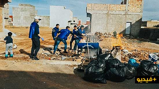 جمعويون يوزعون حاويات أزبال حديدية للتحسيس بأهمية الحفاظ على سلامة البيئة بالعروي
