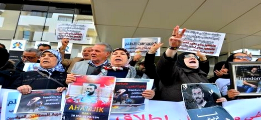 عائلات معتقلي "حراك الريف" تحتج أمام مجلس بوعياش وتطالب بالإفراج عن التقرير الطبي للمعتقلين