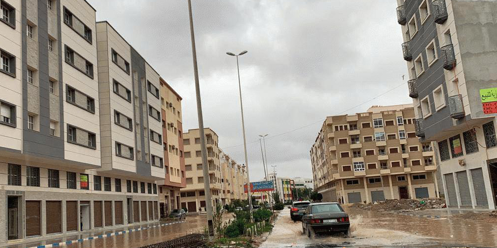 طقس الأربعاء.. أجواء غائمة مع نزول أمطار محلية بالواجهة المتوسطية و الريف
