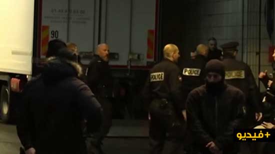 الشرطة تطلق النار على رجل هددها بسكين وسط أشهر حي تجاري في باريس الشرطة تطلق النار على رجل هددها بسكين وسط أشهر حي تجاري في باريس