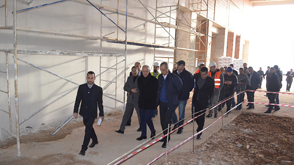 والي الجهة وعامل الإقليم في زيارة لمشاريع منارة المتوسط بالحسيمة والي الجهة وعامل الإقليم في زيارة لمشاريع منارة المتوسط بالحسيمة