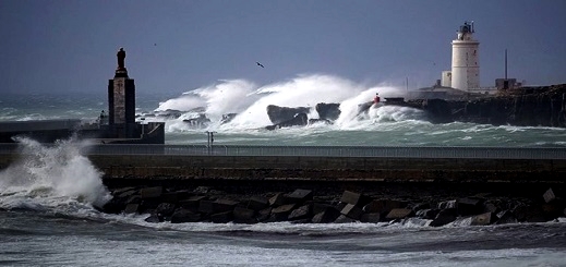 العواصف توقف من جديد رحلات بحرية بين المغرب وطريفة الإسبانية