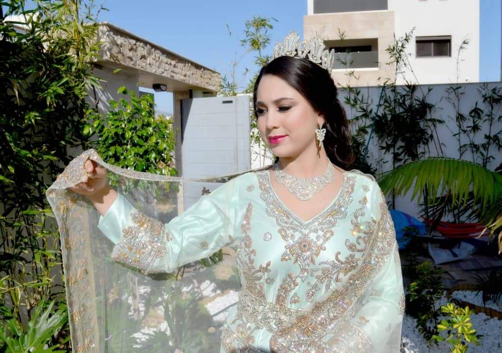 بمناسبة السنة الجديدة 2020.. صالون "لينا" يقدم لزبنائه أجود ملابس العرائس وأخر ما جد في عالم التزيين