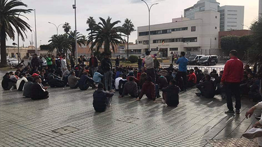 لاجئون تونسيون يعتصمون وسط مليلية لتخويلهم إمكانية الإقامة القانونية بإسبانيا