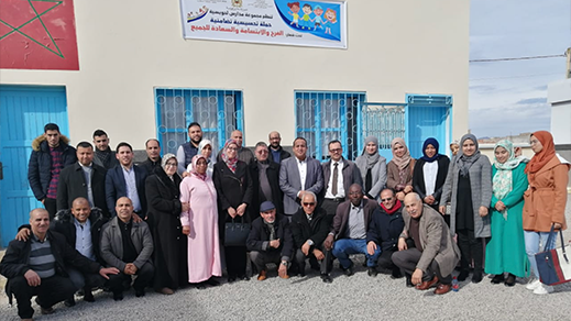 مديرية التعليم بالناظور تُكرّم مجموعة مدارس "لحويسية" بالعروي بإهدائها لوحة الكترونية تفاعلية