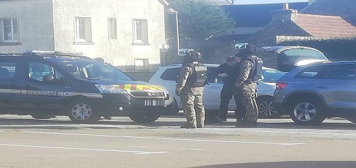 الشرطة الفرنسية تعتقل سبعة اشخاص للاشتباه بتخطيطهم لعمل ارهابي