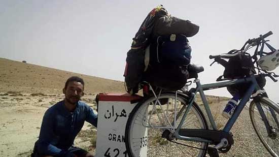  رحالة مغربي يواصل من السنغال رحلته عبر العالم على متن دراجته الهوائية