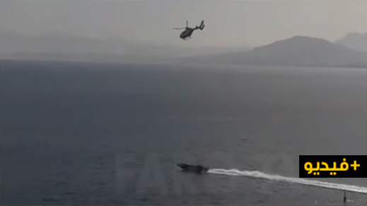 شاهدوا.. مروحية تطارد قارب سريع في عرض البحر شاهدوا.. مروحية تطارد قارب سريع في عرض البحر