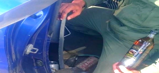 توقيف فتاة قادمة من مليلية بحوزتها 20 قنينة "ويسكي" مخبأة داخل سيارتها