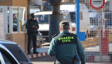 14 سجنا لمسؤول في الأمن الإسباني ساعد مهربي المخدرات من المغرب